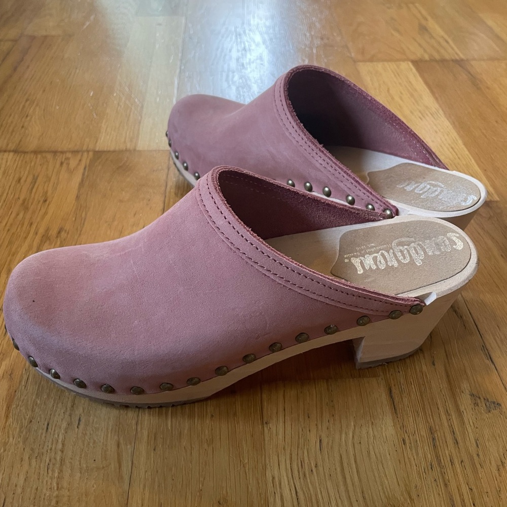 Super cute Sandgrens clogs! Only worn a handful of times, lots of life left
